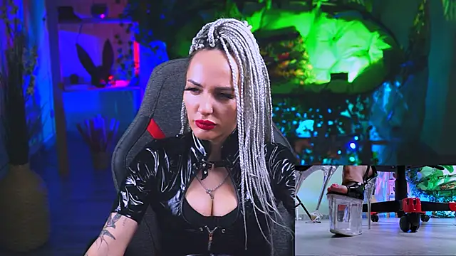 MonicaMaxwel online show from March 5, 2025, 12:11 pm