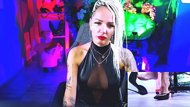 MonicaMaxwel online show from September 15, 2025, 11:32 am