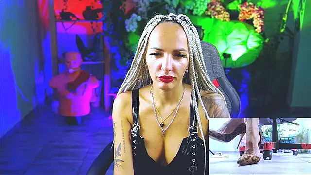 MonicaMaxwel online show from September 17, 2025, 10:50 am