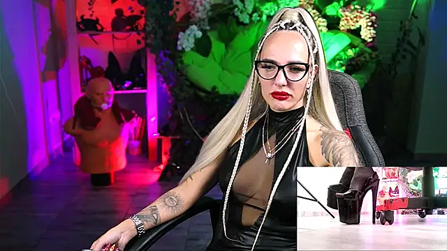 MonicaMaxwel online show from October 21, 2025, 11:22 am