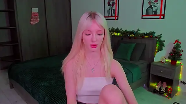 Snapshot of AleksaBlonde chatting on December 19, 2024, 11:07 am AleksaBlonde online show from December 19, 2024, 11:07 am