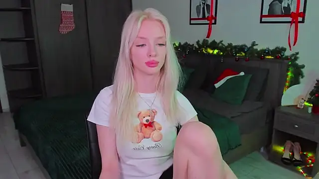 Snapshot of AleksaBlonde chatting on December 27, 2024, 2:43 pm AleksaBlonde online show from December 27, 2024, 2:43 pm