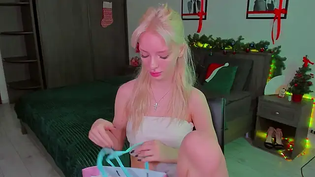 Snapshot of AleksaBlonde chatting on December 29, 2024, 6:03 am AleksaBlonde online show from December 29, 2024, 6:03 am