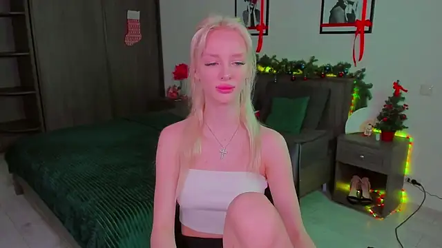 Snapshot of AleksaBlonde chatting on December 29, 2024, 10:01 am AleksaBlonde online show from December 29, 2024, 10:01 am