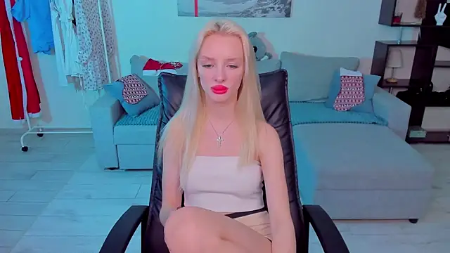 Snapshot of AleksaBlonde chatting on January 9, 2025, 2:18 pm AleksaBlonde online show from January 9, 2025, 2:18 pm