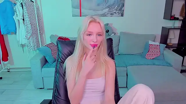 Snapshot of AleksaBlonde chatting on January 11, 2025, 2:36 pm AleksaBlonde online show from January 11, 2025, 2:36 pm