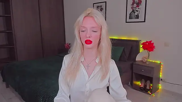 Snapshot of AleksaBlonde chatting on January 14, 2025, 11:20 am AleksaBlonde online show from January 14, 2025, 11:20 am