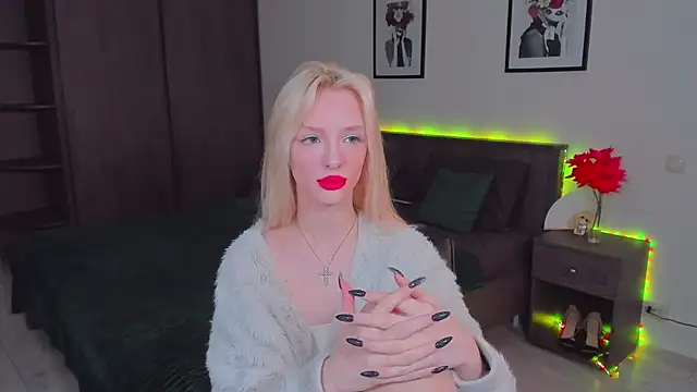 Snapshot of AleksaBlonde chatting on January 18, 2025, 11:21 am AleksaBlonde online show from January 18, 2025, 11:21 am