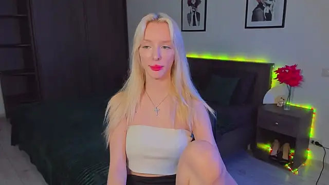 Snapshot of AleksaBlonde chatting on January 19, 2025, 2:49 pm AleksaBlonde online show from January 19, 2025, 2:49 pm