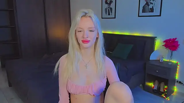 Snapshot of AleksaBlonde chatting on January 25, 2025, 2:36 pm AleksaBlonde online show from January 25, 2025, 2:36 pm