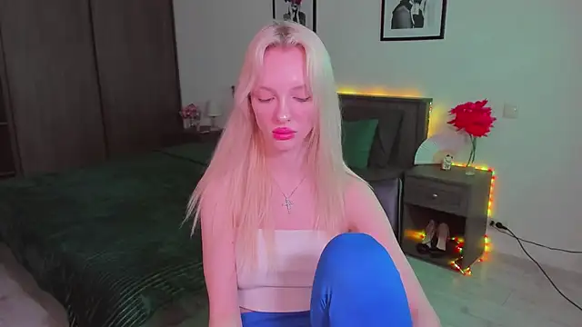 Snapshot of AleksaBlonde chatting on February 1, 2025, 2:45 pm AleksaBlonde online show from February 1, 2025, 2:45 pm