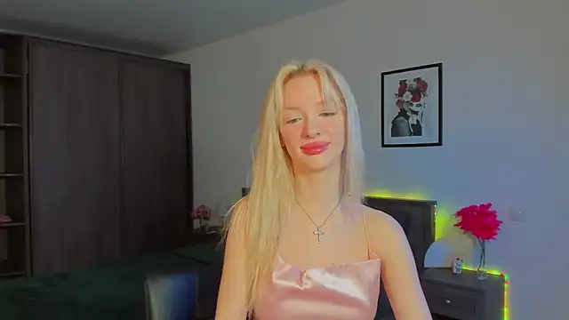 Snapshot of AleksaBlonde chatting on February 2, 2025, 11:08 am AleksaBlonde online show from February 2, 2025, 11:08 am