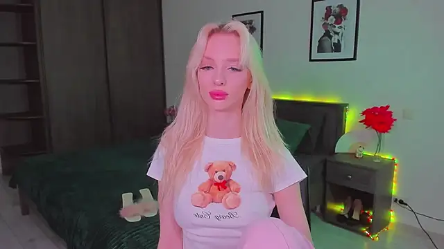 Snapshot of AleksaBlonde chatting on February 9, 2025, 11:14 am AleksaBlonde online show from February 9, 2025, 11:14 am