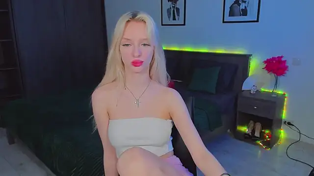 Snapshot of AleksaBlonde chatting on February 16, 2025, 4:10 pm AleksaBlonde online show from February 16, 2025, 4:10 pm