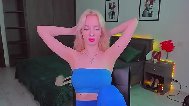 Snapshot of AleksaBlonde chatting on March 3, 2025, 2:37 pm AleksaBlonde online show from March 3, 2025, 2:37 pm