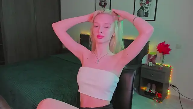 Snapshot of AleksaBlonde chatting on March 16, 2025, 1:27 pm AleksaBlonde online show from March 16, 2025, 1:27 pm