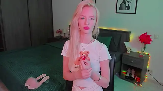 Snapshot of AleksaBlonde chatting on March 20, 2025, 1:48 pm AleksaBlonde online show from March 20, 2025, 1:48 pm