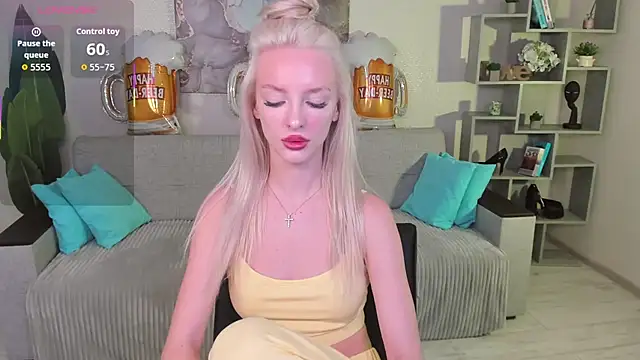 Snapshot of AleksaBlonde chatting on September 26, 2025, 11:36 am AleksaBlonde online show from September 26, 2025, 11:36 am