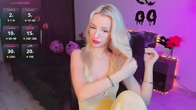 Snapshot of AleksaBlonde chatting on October 29, 2025, 5:20 am AleksaBlonde online show from October 29, 2025, 5:20 am