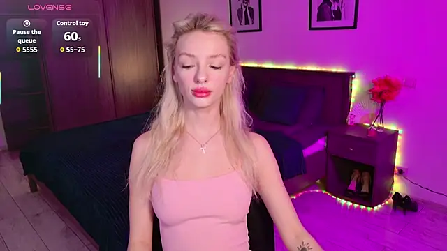 Snapshot of AleksaBlonde chatting on November 28, 2025, 5:54 am AleksaBlonde online show from November 28, 2025, 5:54 am