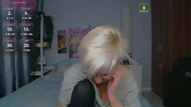 Snapshot of HelgaHimmell chatting on December 13, 2024, 4:16 pm HelgaHimmell online show from December 13, 2024, 4:16 pm