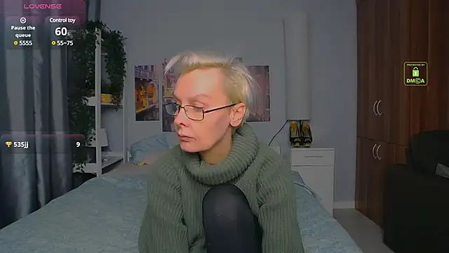 Snapshot of HelgaHimmell chatting on December 13, 2024, 7:21 pm HelgaHimmell online show from December 13, 2024, 7:21 pm