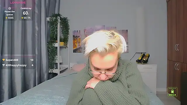 Snapshot of HelgaHimmell chatting on December 18, 2024, 1:26 am HelgaHimmell online show from December 18, 2024, 1:26 am