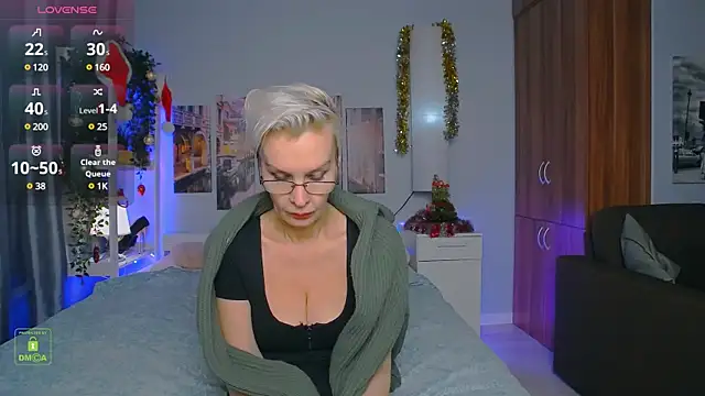 Snapshot of HelgaHimmell chatting on December 20, 2024, 10:43 pm HelgaHimmell online show from December 20, 2024, 10:43 pm