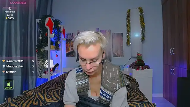 Snapshot of HelgaHimmell chatting on December 22, 2024, 12:50 am HelgaHimmell online show from December 22, 2024, 12:50 am