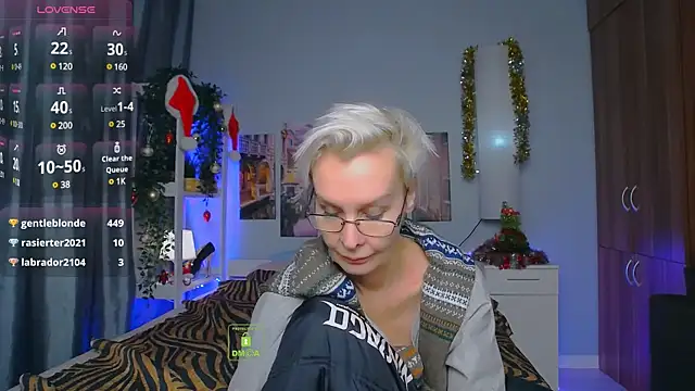 Snapshot of HelgaHimmell chatting on December 22, 2024, 3:55 am HelgaHimmell online show from December 22, 2024, 3:55 am