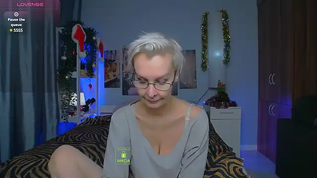 Snapshot of HelgaHimmell chatting on December 22, 2024, 9:53 pm HelgaHimmell online show from December 22, 2024, 9:53 pm