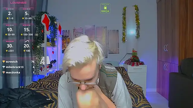 Snapshot of HelgaHimmell chatting on December 23, 2024, 1:08 am HelgaHimmell online show from December 23, 2024, 1:08 am