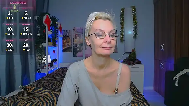 Snapshot of HelgaHimmell chatting on December 23, 2024, 10:01 pm HelgaHimmell online show from December 23, 2024, 10:01 pm