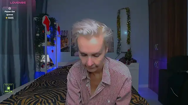 Snapshot of HelgaHimmell chatting on December 27, 2024, 9:43 pm HelgaHimmell online show from December 27, 2024, 9:43 pm