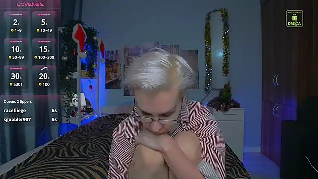 Snapshot of HelgaHimmell chatting on December 28, 2024, 12:47 am HelgaHimmell online show from December 28, 2024, 12:47 am