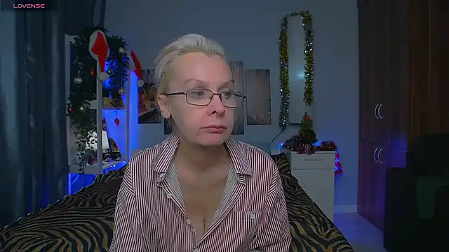 Snapshot of HelgaHimmell chatting on January 5, 2025, 11:12 pm HelgaHimmell online show from January 5, 2025, 11:12 pm