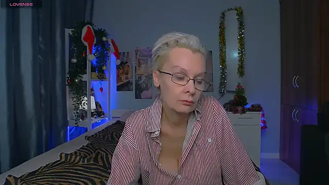 Snapshot of HelgaHimmell chatting on January 6, 2025, 2:15 am HelgaHimmell online show from January 6, 2025, 2:15 am