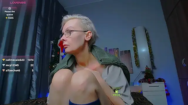 Snapshot of HelgaHimmell chatting on January 9, 2025, 2:01 am HelgaHimmell online show from January 9, 2025, 2:01 am