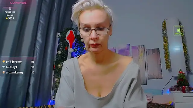 Snapshot of HelgaHimmell chatting on January 11, 2025, 2:20 am HelgaHimmell online show from January 11, 2025, 2:20 am