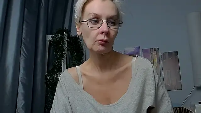 Snapshot of HelgaHimmell chatting on January 19, 2025, 3:50 am HelgaHimmell online show from January 19, 2025, 3:50 am