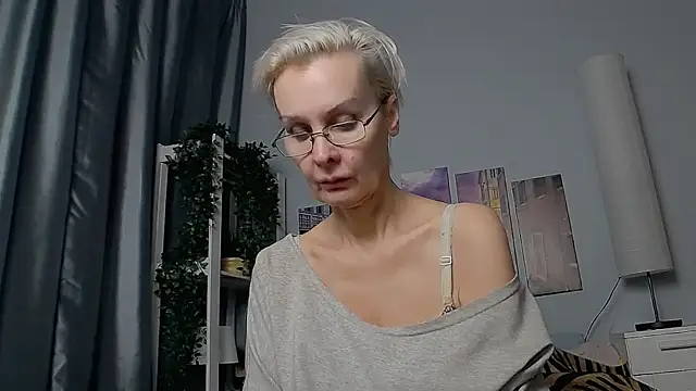 Snapshot of HelgaHimmell chatting on January 21, 2025, 10:30 pm HelgaHimmell online show from January 21, 2025, 10:30 pm