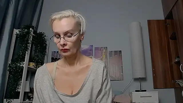 Snapshot of HelgaHimmell chatting on January 22, 2025, 1:42 am HelgaHimmell online show from January 22, 2025, 1:42 am