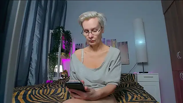 Snapshot of HelgaHimmell chatting on January 31, 2025, 3:52 am HelgaHimmell online show from January 31, 2025, 3:52 am