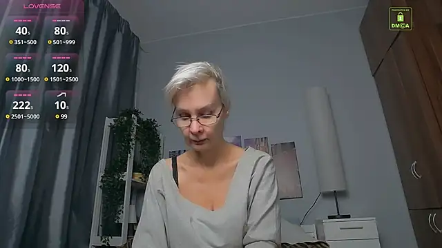 Snapshot of HelgaHimmell chatting on February 5, 2025, 3:45 am HelgaHimmell online show from February 5, 2025, 3:45 am