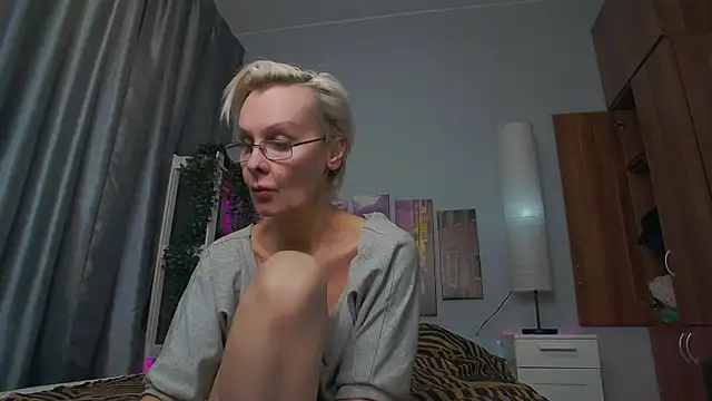 Snapshot of HelgaHimmell chatting on February 27, 2025, 2:21 am HelgaHimmell online show from February 27, 2025, 2:21 am