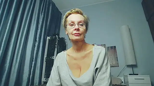 Snapshot of HelgaHimmell chatting on March 9, 2025, 10:08 pm HelgaHimmell online show from March 9, 2025, 10:08 pm