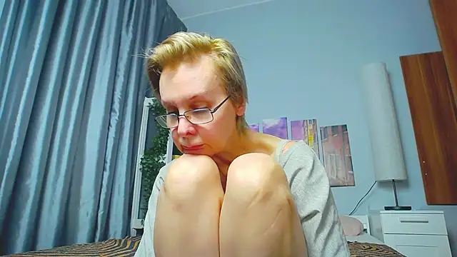 Snapshot of HelgaHimmell chatting on March 10, 2025, 1:12 am HelgaHimmell online show from March 10, 2025, 1:12 am