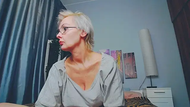 Snapshot of HelgaHimmell chatting on March 12, 2025, 11:44 pm HelgaHimmell online show from March 12, 2025, 11:44 pm