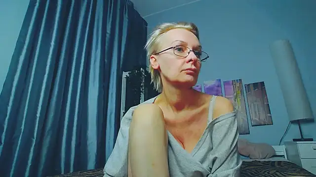 Snapshot of HelgaHimmell chatting on March 16, 2025, 1:07 am HelgaHimmell online show from March 16, 2025, 1:07 am