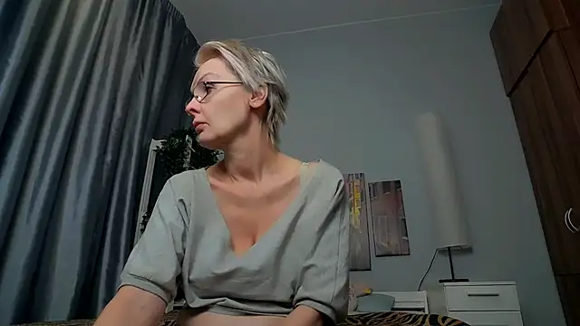 Snapshot of HelgaHimmell chatting on March 17, 2025, 4:08 am HelgaHimmell online show from March 17, 2025, 4:08 am